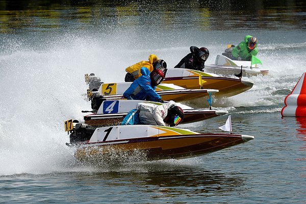 【競艇初心者向け】競艇のルールとおすすめの勝ち方！舟券の予想と買い方のコツを解説　競艇初心者が知っておきたいルールを解説　競艇初心者が覚えておきたい舟券の買い方　競艇初心者を卒業するための予想のコツ