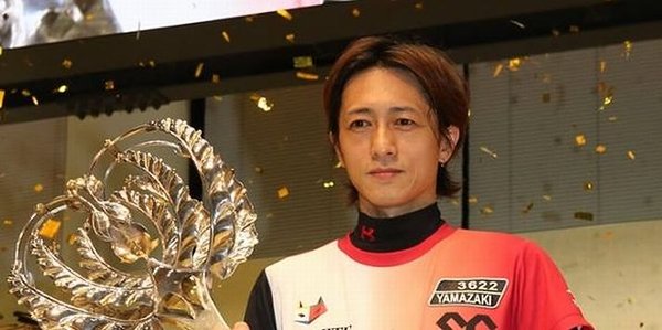 モンキーターン艇界の貴公子「潮崎俊也」モデルは山崎智也選手-モンキーターンの登場人物とモデルになってる人物